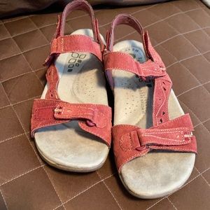 ❤️ Earth Origins- Sophie - red - 8.5M NWOT